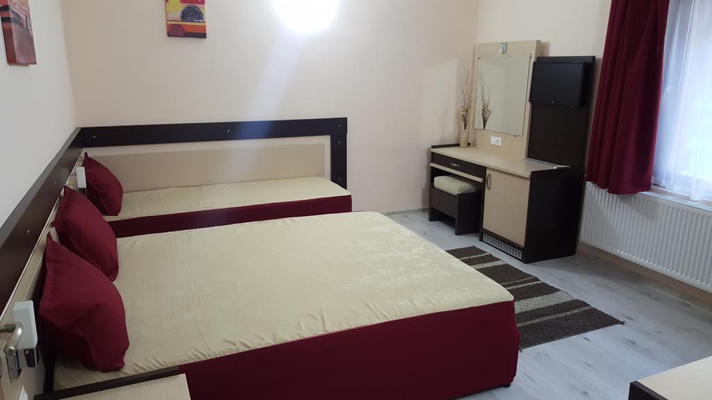 Ego Guest House Belogradtjik Rum bild